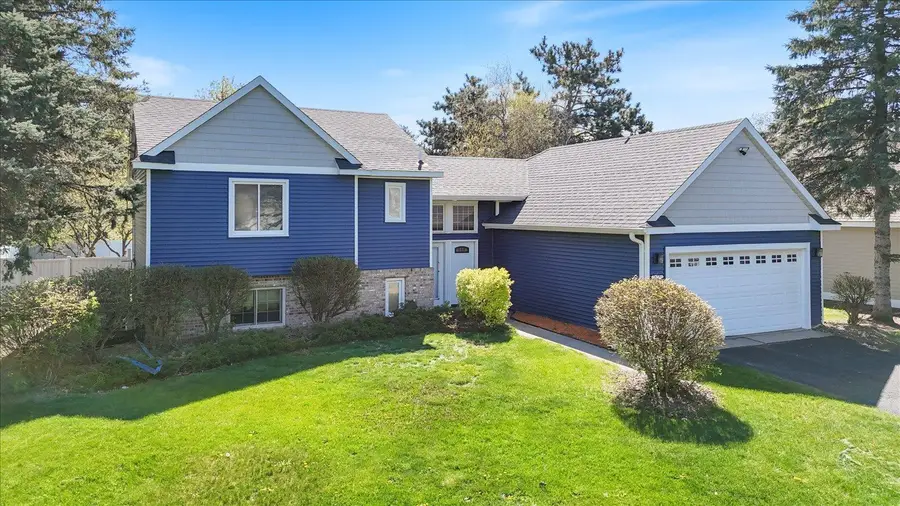 512 Hyde Avenue N, Mahtomedi, MN 55115 - #3