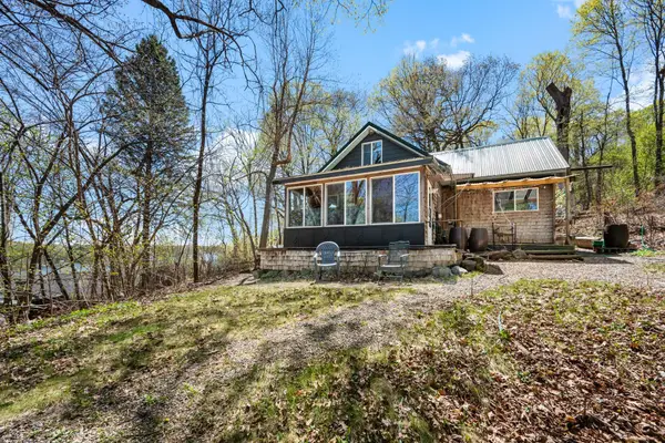 6711 Mohawk Drive, Chanhassen, MN 55317