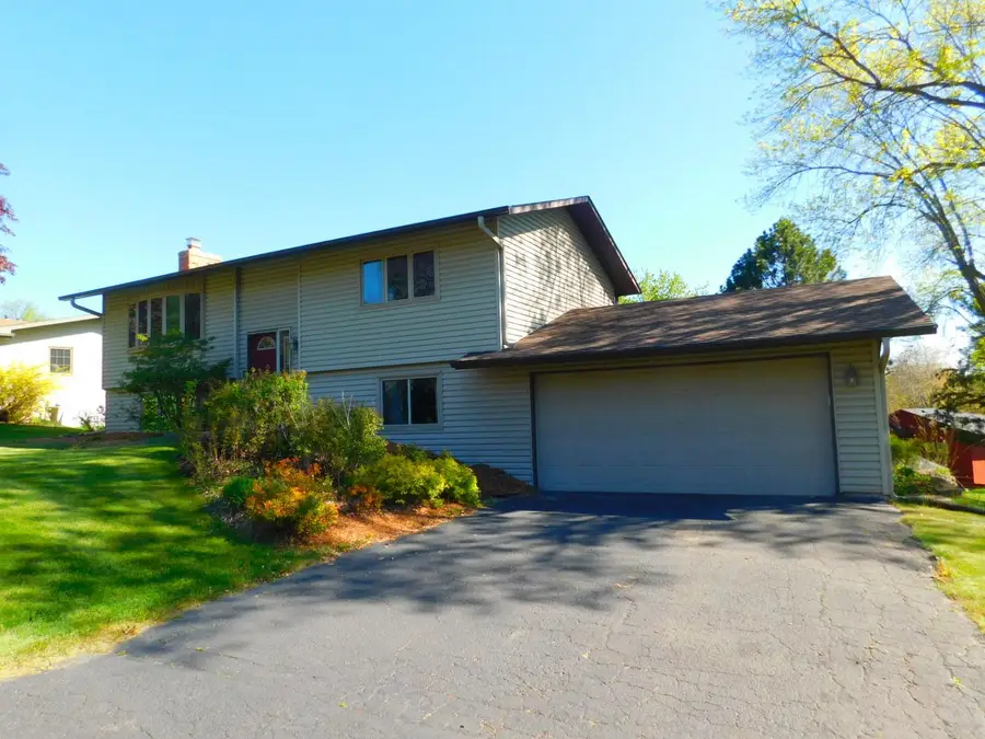 931 Dawn Avenue, Shoreview, MN 55126 - #2