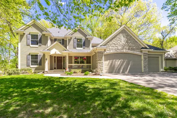 472 Vadnais Lake Drive, Vadnais Heights, MN 55127