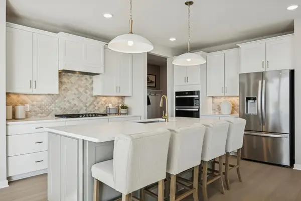 10390 Mcgregor Boulevard, Woodbury, MN 55129