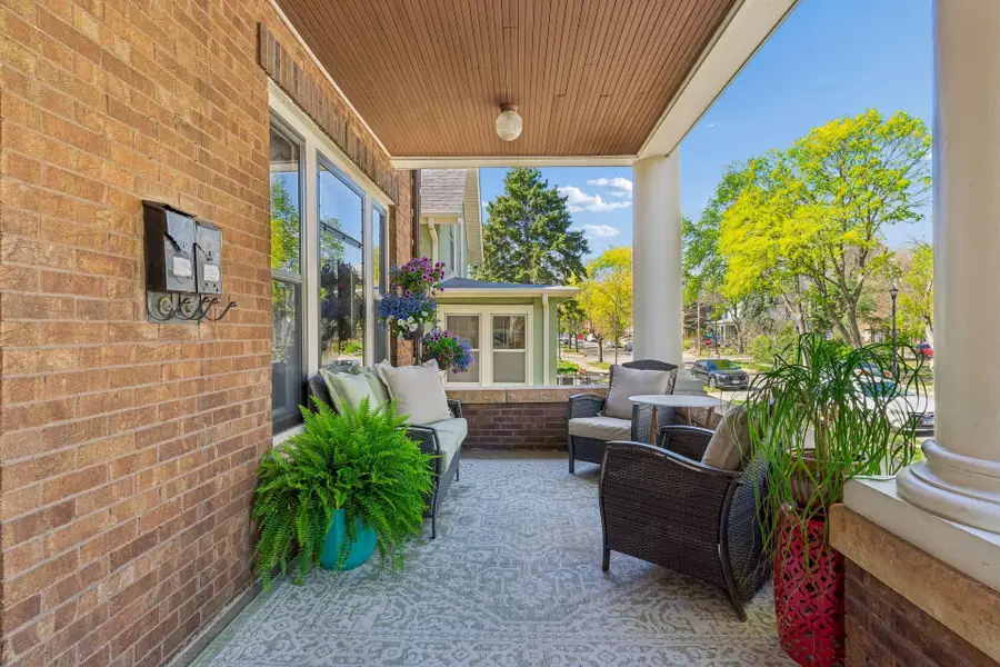 716 5th Avenue Se #2, Minneapolis, MN 55414 - #3