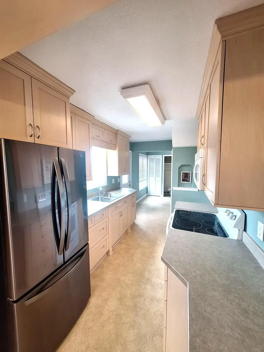 911 Emmerling Avenue, Walhalla, ND 58282 - #3