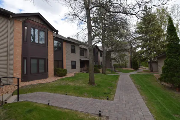 11039 Oregon Circle, Bloomington, MN 55438