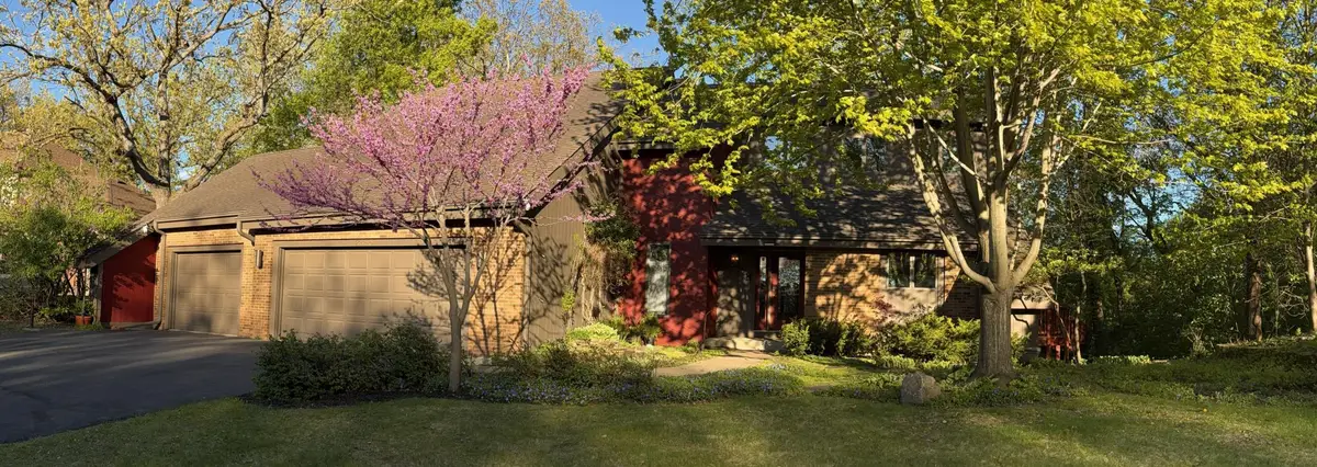 8655 Hunters Way, Apple Valley, MN 55124 - #1