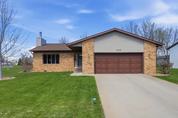 1619 38th Avenue S, Fargo, ND 58104