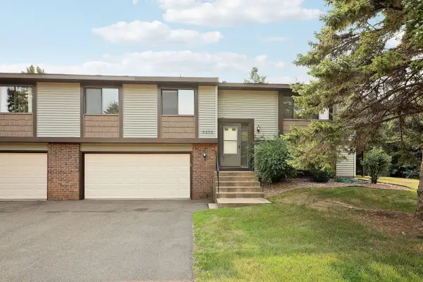 9205 Dartford Road, Woodbury, MN 55125