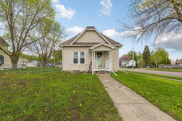 75 S Montgomery Avenue, Le Center, MN 56057