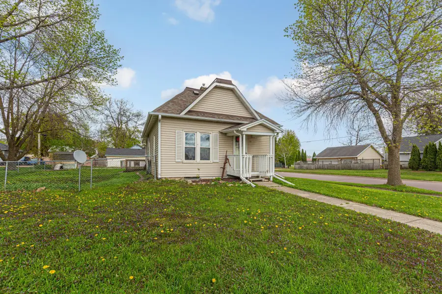 75 S Montgomery Avenue, Le Center, MN 56057 - #3