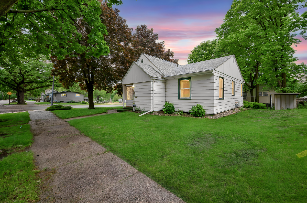 120 W 9th Street, Fairmont, MN 56031 - #1