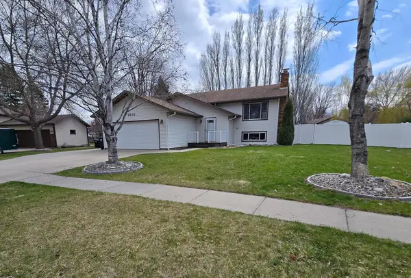 1831 Prairie Lane S, Fargo, ND 58103