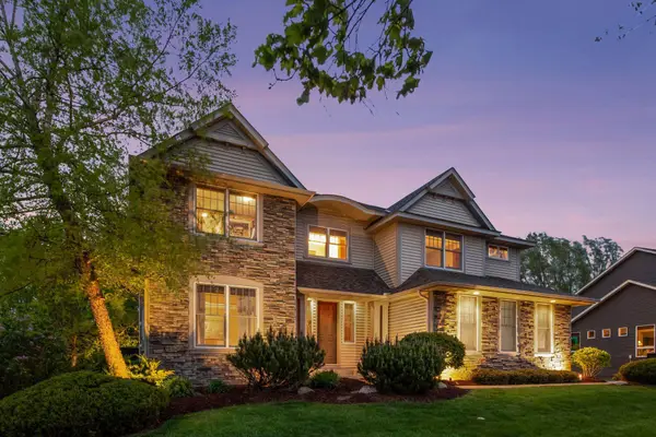 1800 Carriage Drive, Victoria, MN 55386