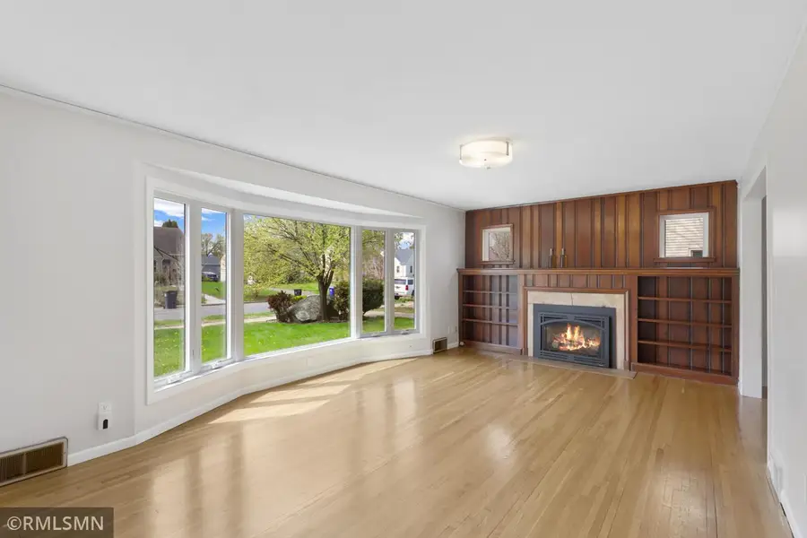 915 Nebraska Avenue W, Saint Paul, MN 55117 - #3