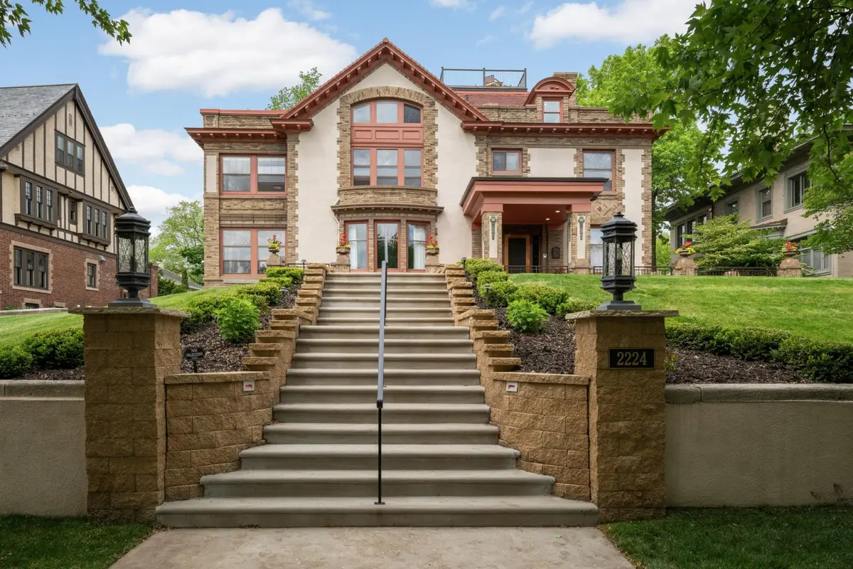 2224 W Lake Of The Isles Parkway, Minneapolis, MN 55405 - #1
