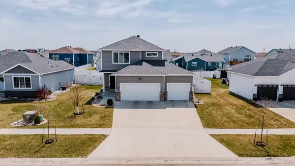 5568 37th Avenue S, Fargo, ND 58104