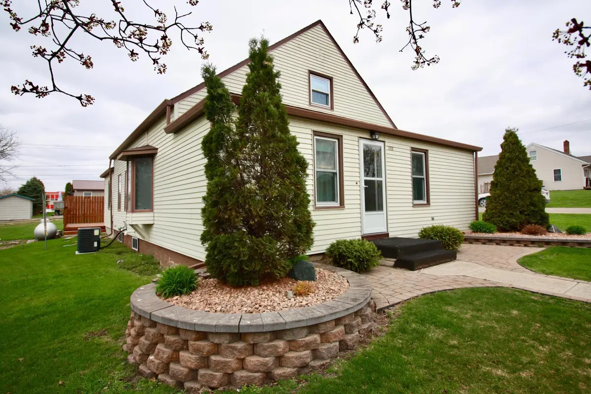 102 4th Avenue Se, Lidgerwood, ND 58053 - #1