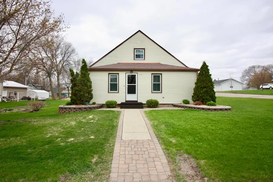 102 4th Avenue Se, Lidgerwood, ND 58053 - #2