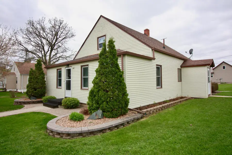 102 4th Avenue Se, Lidgerwood, ND 58053 - #3
