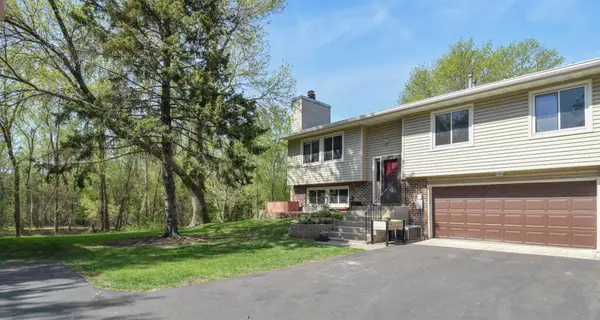910 94th Avenue Ne, Blaine, MN 55434