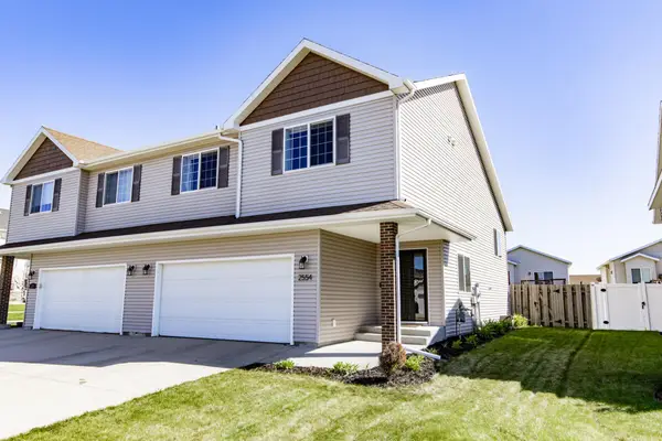 2554 54th Avenue S, Fargo, ND 58104