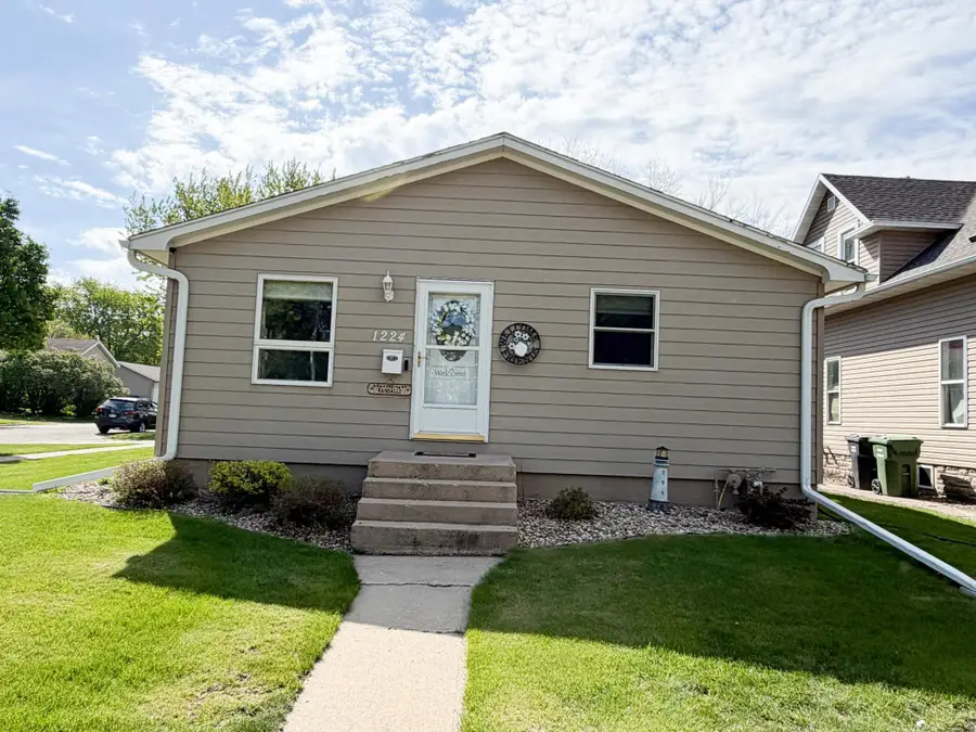 1224 3rd Avenue, Worthington, MN 56187 - #3