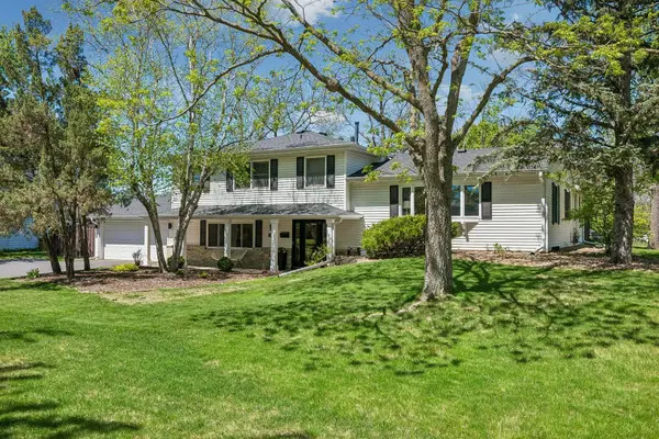 8910 23rd Avenue N, Golden Valley, MN 55427