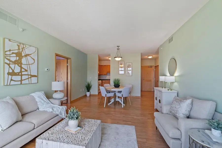 619 8th Street Se #410, Minneapolis, MN 55414 - #3
