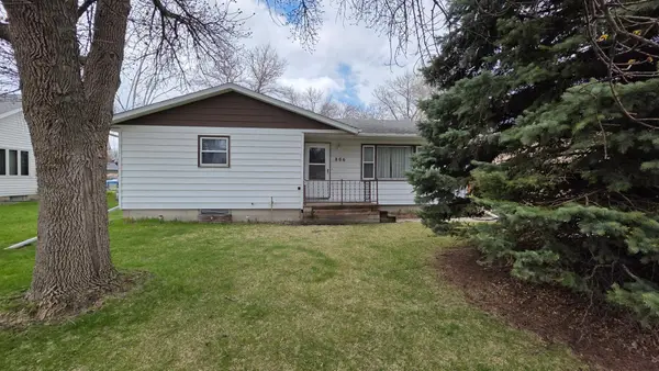 806 N 29 Street N, Fargo, ND 58102