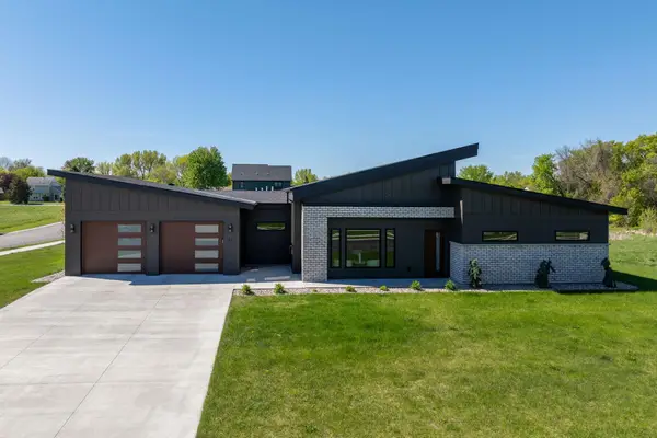 11 South Pointe Court, North Mankato, MN 56003