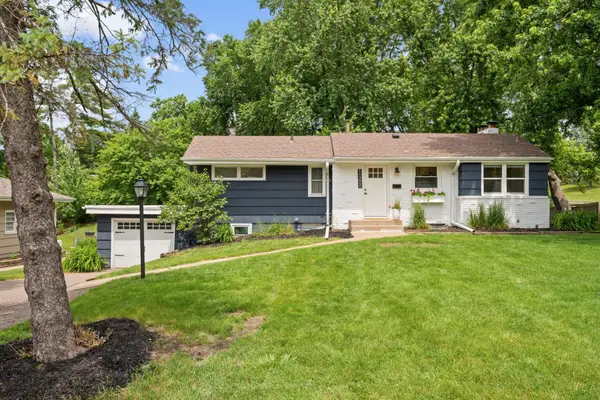 11200 Oakvale Road N, Minnetonka, MN 55305
