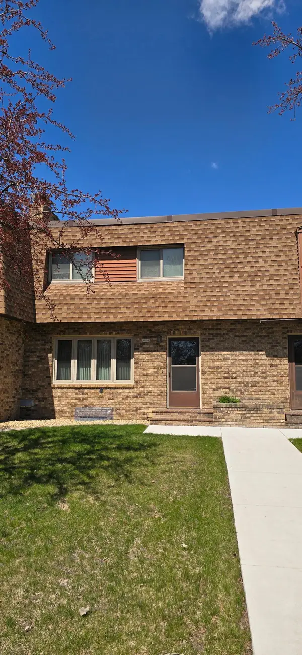1402 E Gateway Circle S #H, Fargo, ND 58103