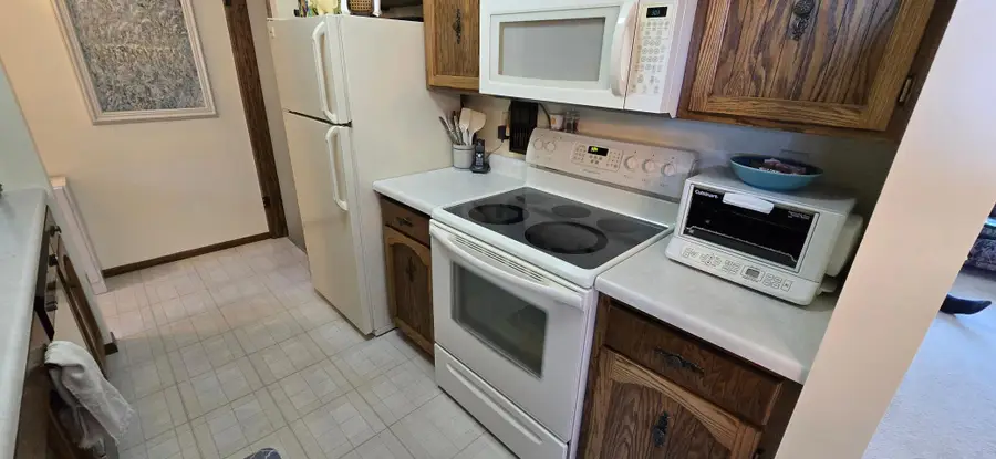 1402 E Gateway Circle S #H, Fargo, ND 58103 - #3