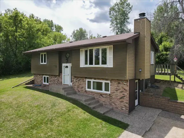 1396 Military Road, Newport, MN 55055