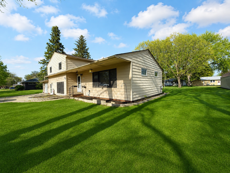 3029 Oak Avenue, Slayton, MN 56172 - #3