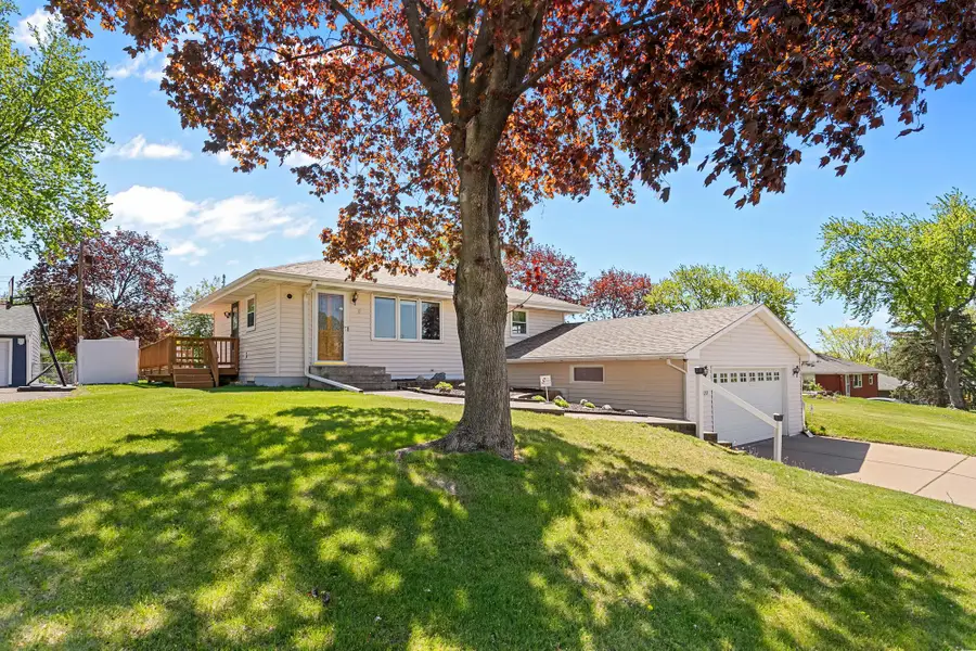 139 Greenway Avenue N, Oakdale, MN 55128 - #2