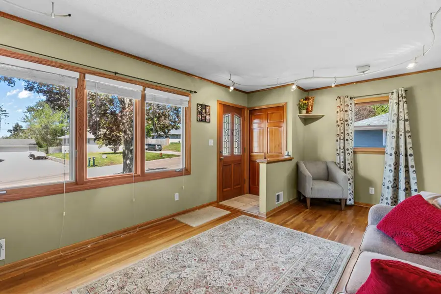 139 Greenway Avenue N, Oakdale, MN 55128 - #3