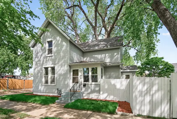 558 Osceola Avenue S, Saint Paul, MN 55102