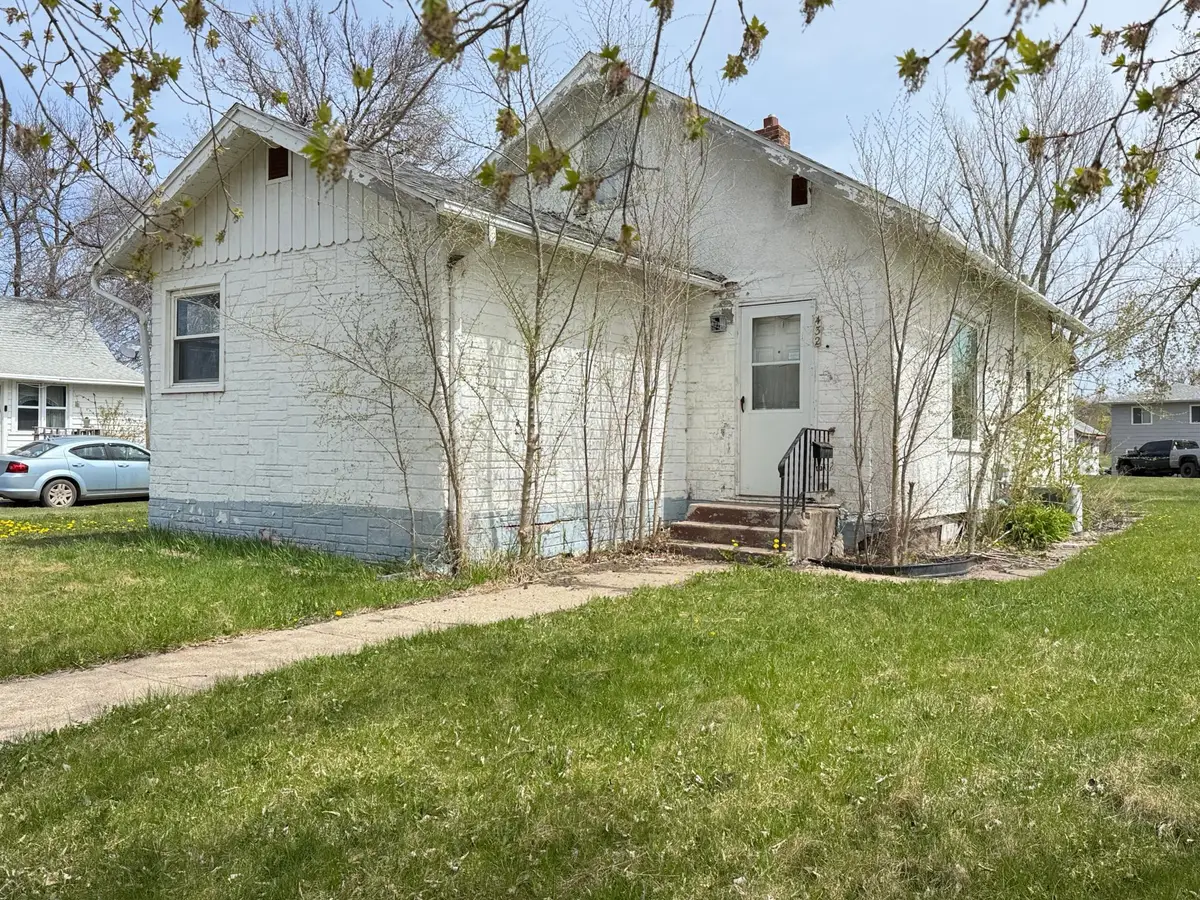 432 7th Avenue Ne, Valley City, ND 58072 - #1