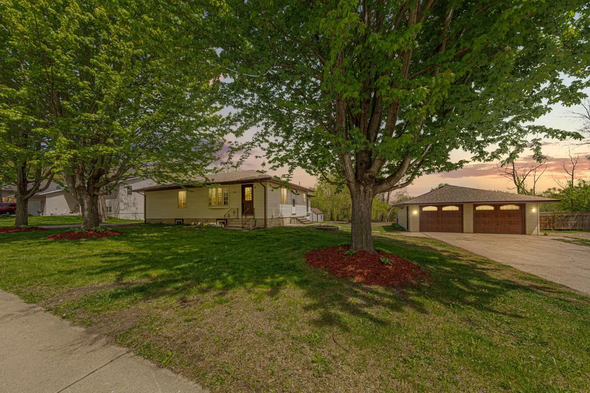 913 Western Avenue Nw, Faribault, MN 55021 - #1