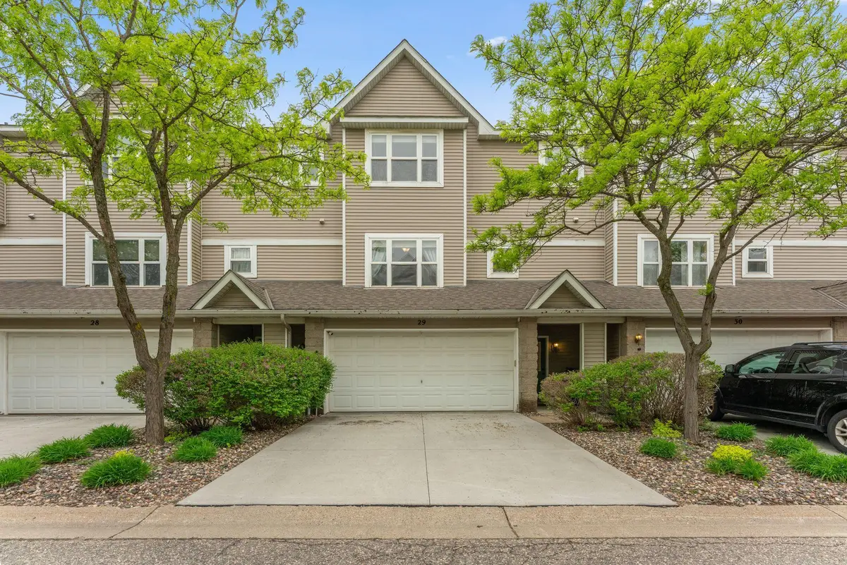 29 River Bend Place, Chaska, MN 55318 - #1