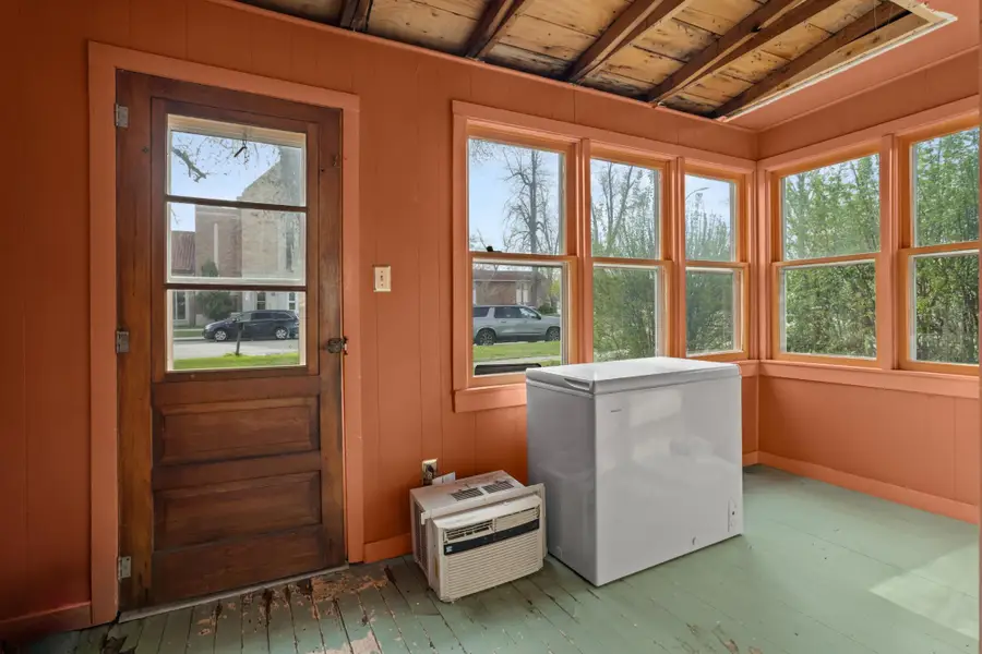 222 Langer Avenue N, Casselton, ND 58012 - #3