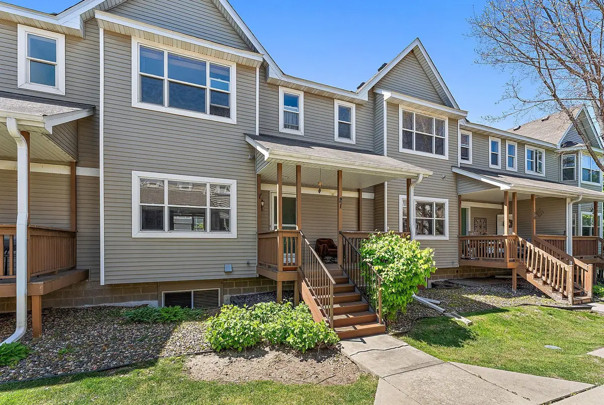 21 River Bend Place, Chaska, MN 55318 - #1