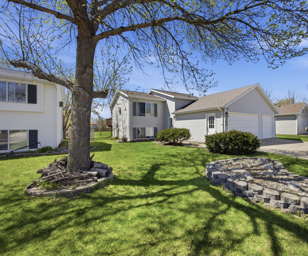 769 14th Avenue W, West Fargo, ND 58078