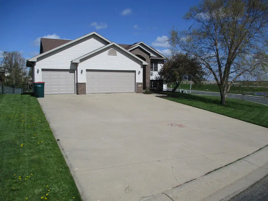 125 Sandstone Drive Nw, Eyota, MN 55934 - #3