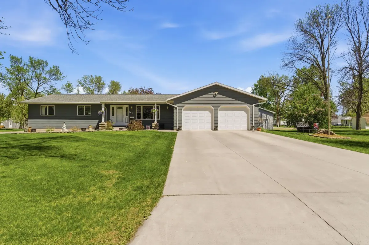 608 E Ash Avenue, Olivia, MN 56277 - #1