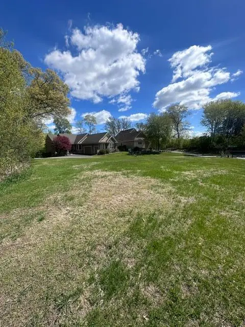 25 Pine Road, North Oaks, MN 55127