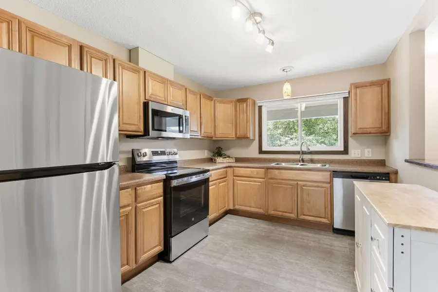 7315 Stewart Drive, Eden Prairie, MN 55346 - #3