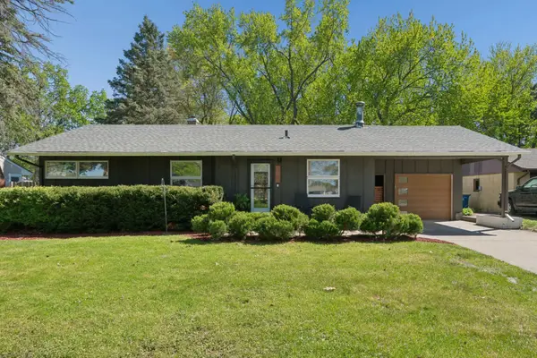 2476 Gisella Boulevard, White Bear Lake, MN 55110
