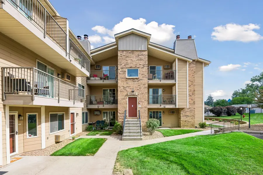 2040 Ridge Drive #32, Saint Louis Park, MN 55416 - #2
