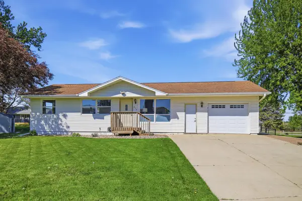 315 Rena Belle Street Nw, Eyota, MN 55934